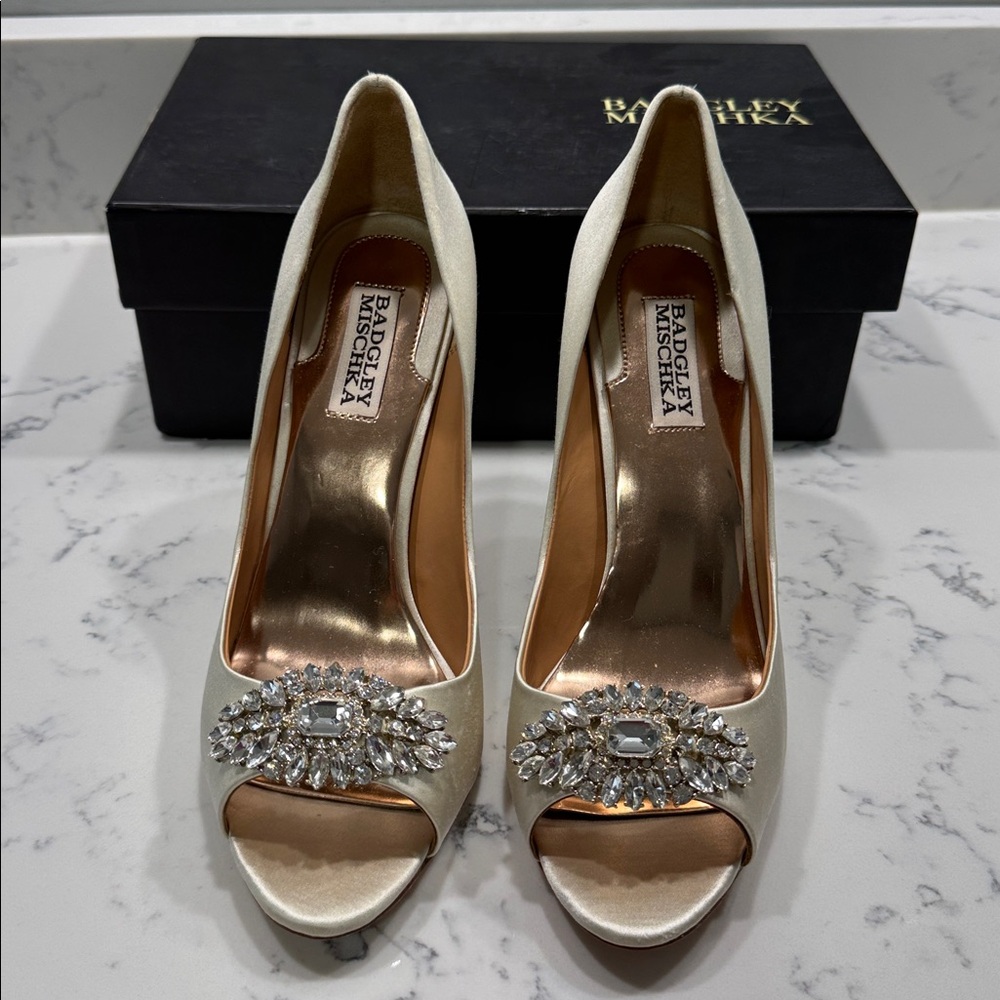 Badgley Mischka Ivory Satin heels